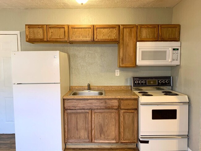 Photo - Pre-Leasing - Cozy 1-Bedroom Home Near Texas Tech! Unit B