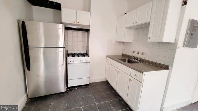 1249 Shackamaxon St Unit 1 REAR