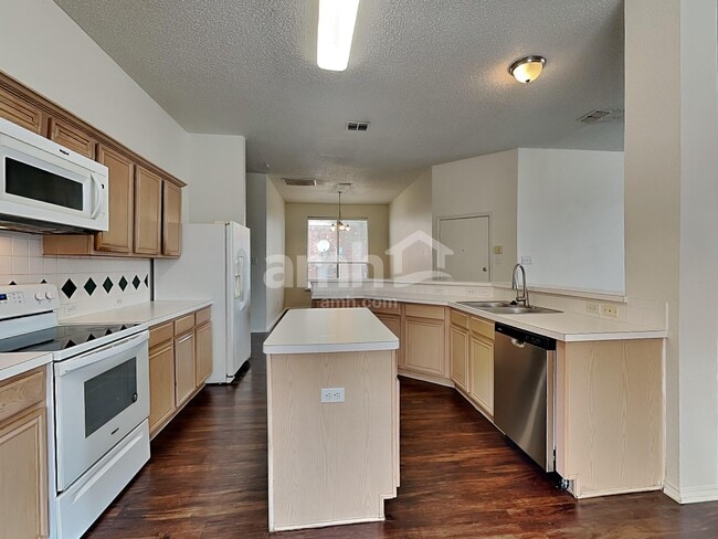 Photo - 300 Trailwood Dr