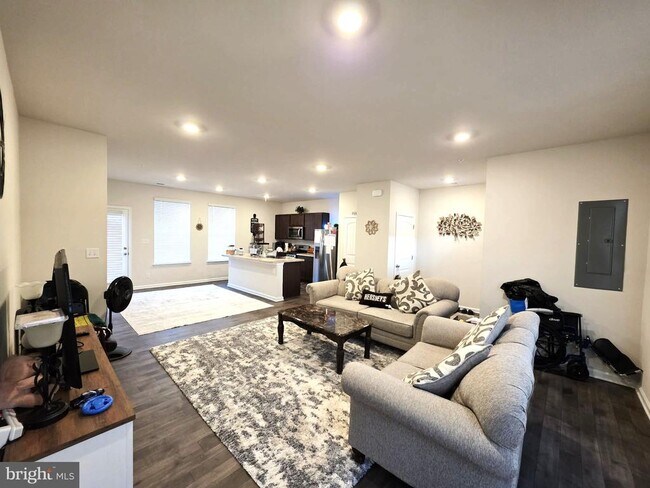 Photo - 407 Stream Valley Ct