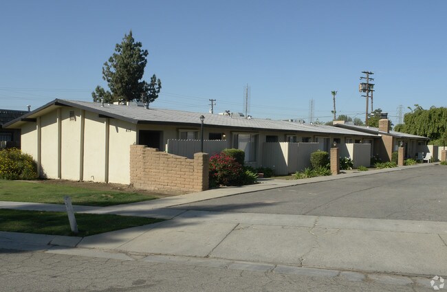 Primary Photo - Vista Del Loma Apartments