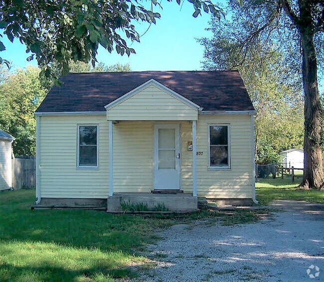 Building Photo - 2807 W Lincoln St Rental