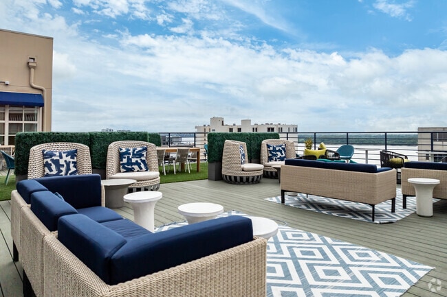 Rooftop Lounge - Gayoso House & Pembroke Square