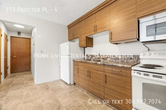 Building Photo - 173 Procter Pl Unit 4