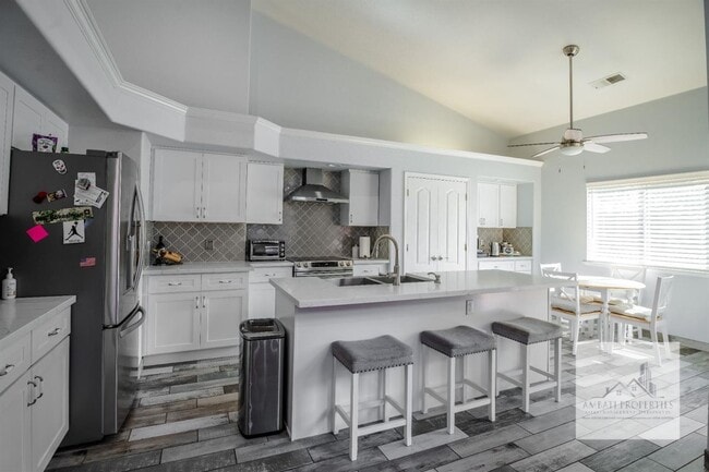 Photo - 933 N Burgan Ave
