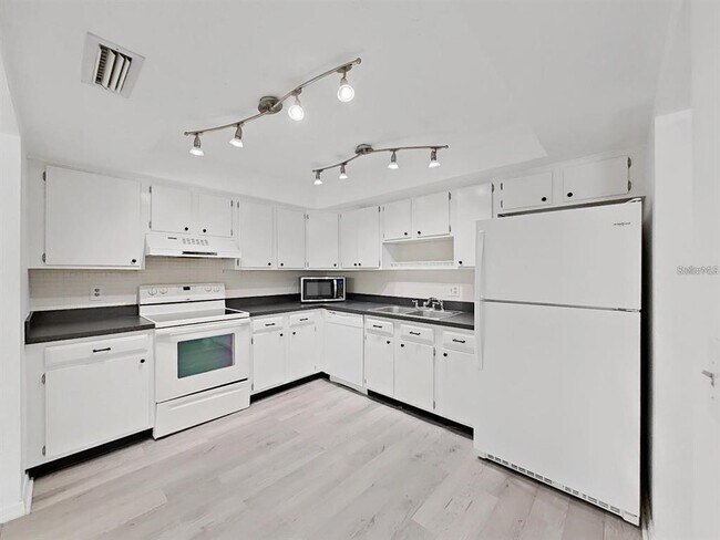 Photo - 4681 1st St NE Unit 209