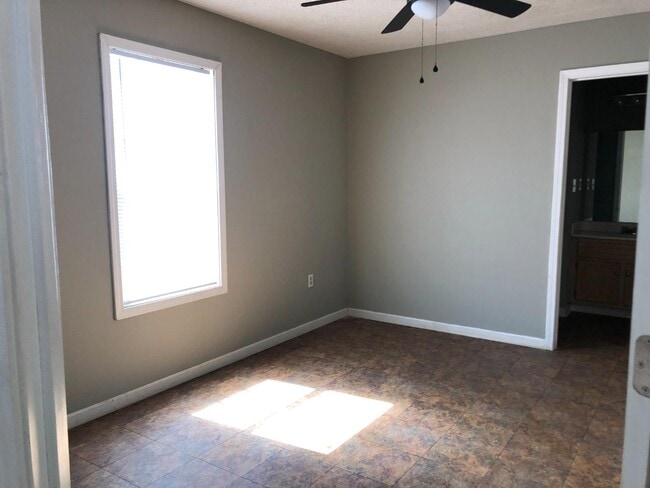 Photo - 103 Elm Tree Ln