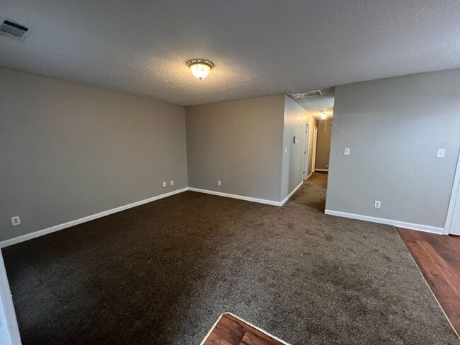 Photo - 2535 Rex Ave SW