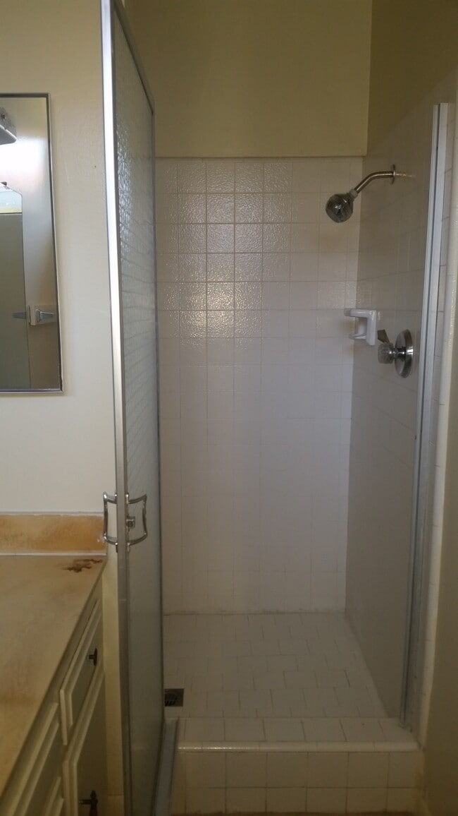 Photo - 15418 Larch Ave