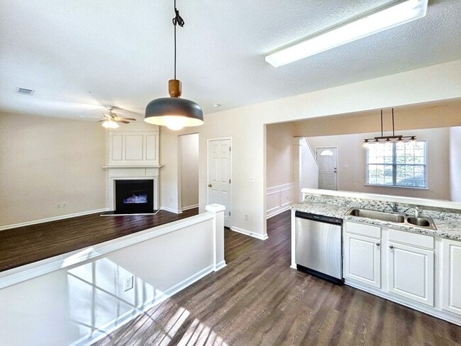 Photo - 13300 Morris Rd