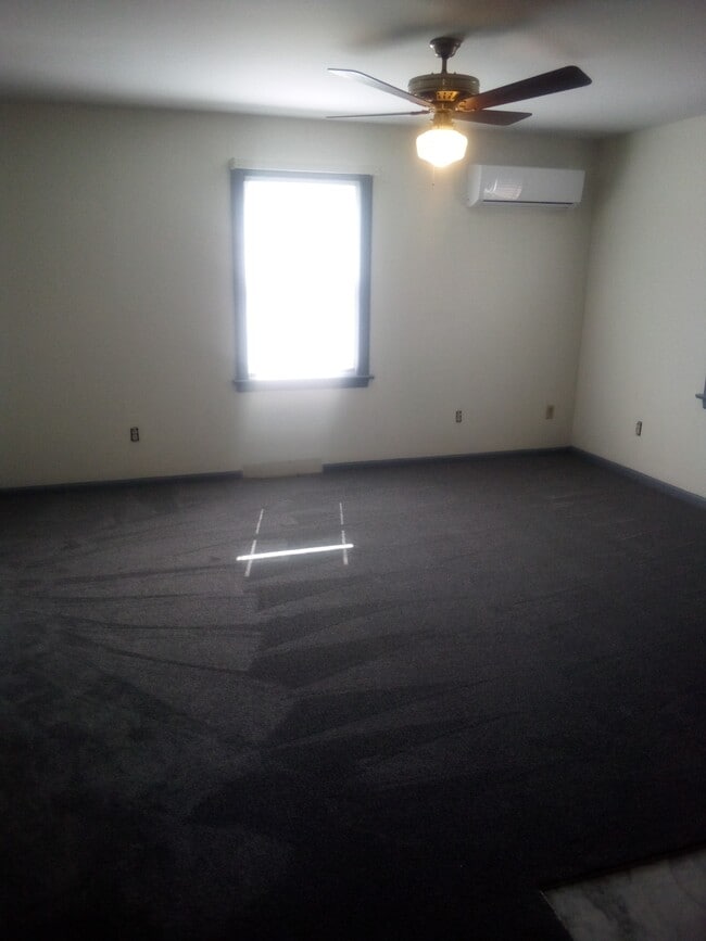 large living room 16'X17' - 703 Monroe St Unit 703-B Monroe St