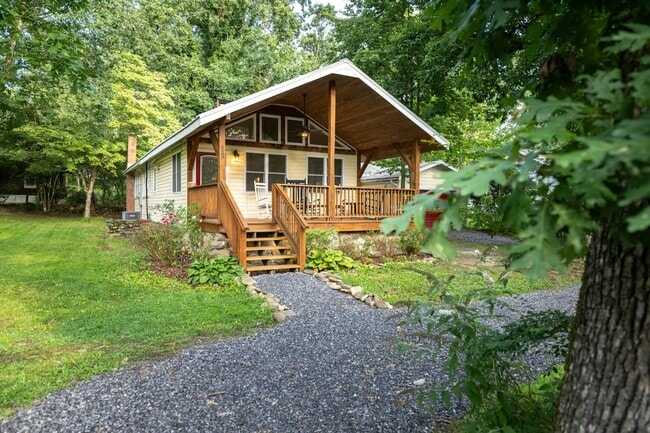 Building Photo - 809 Montreat Rd Rental