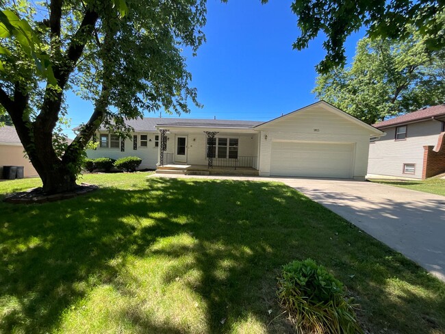 4 bedroom with finished basement - 4 bedroom with finished basement House