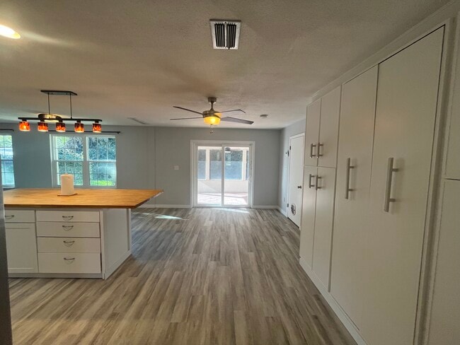 Photo - 22 Oakmont Cir