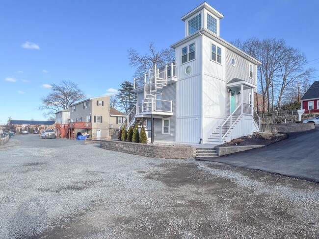 Photo - 194 Commercial St