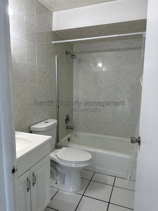 Photo - 717 SE 9th St Unit A