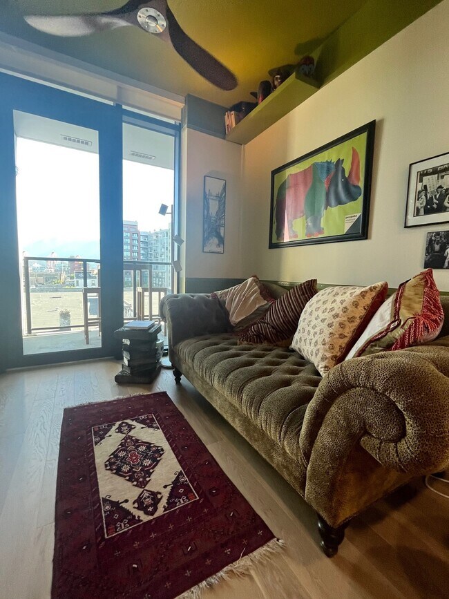 Photo - 239 Keefer St