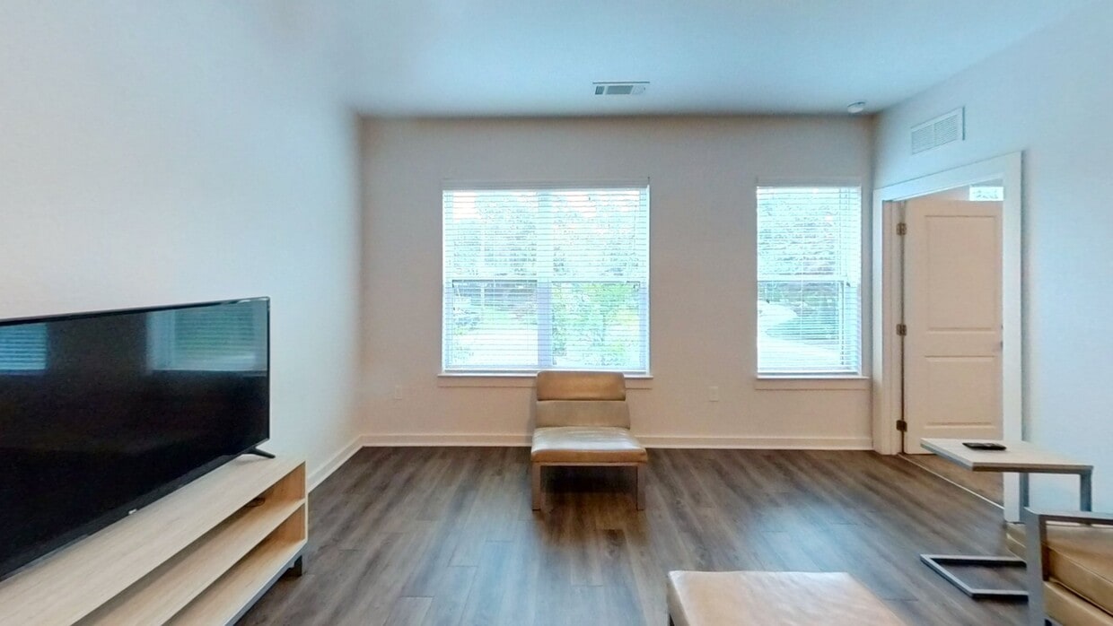 Photo - Halo 46:  Off-Campus Student Housing Apartments