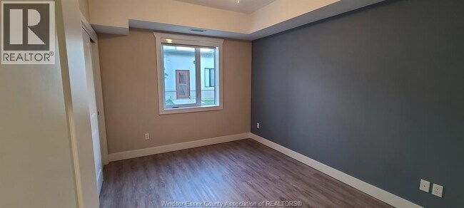 Photo - 550 Sandison St