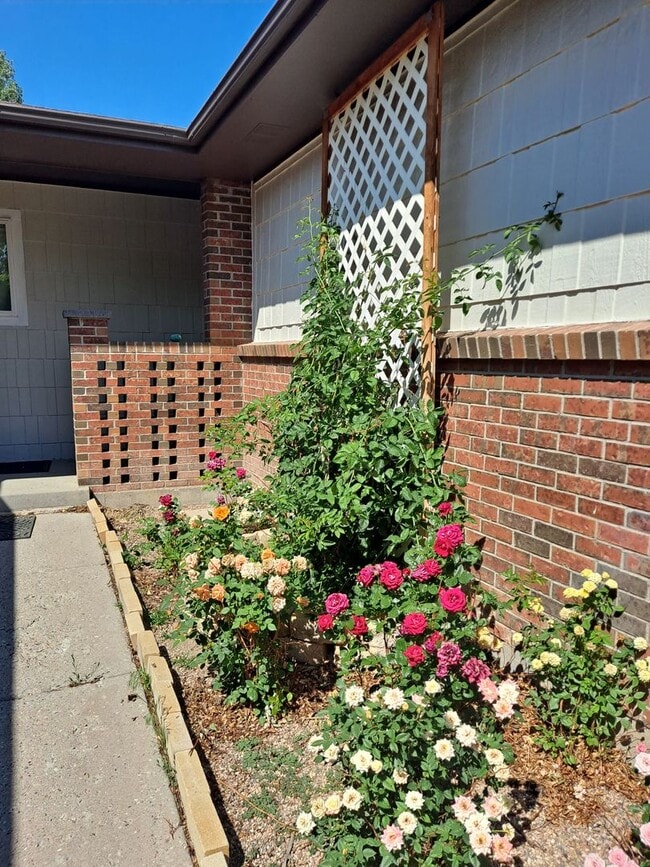 Photo - ALL PROSPECTIVE TENANTS MUST SUBMIT A $58 ...