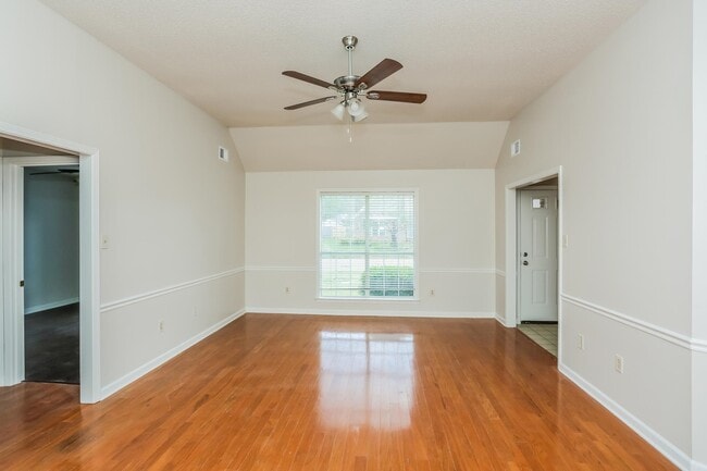Photo - 4111 Meadow Ct Dr