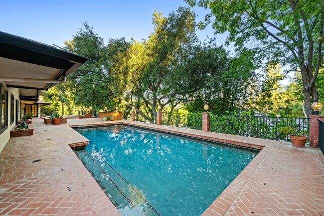 Building Photo - 17449 Sumiya Dr