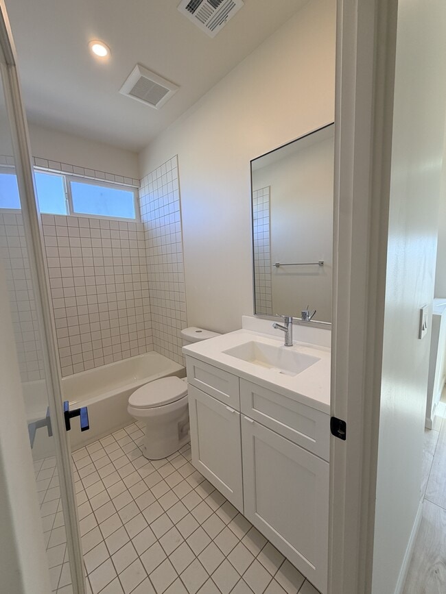 Photo - 1122 E McKinley St