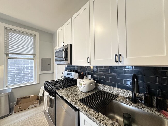 Photo - 1361 W Walton St Unit 3