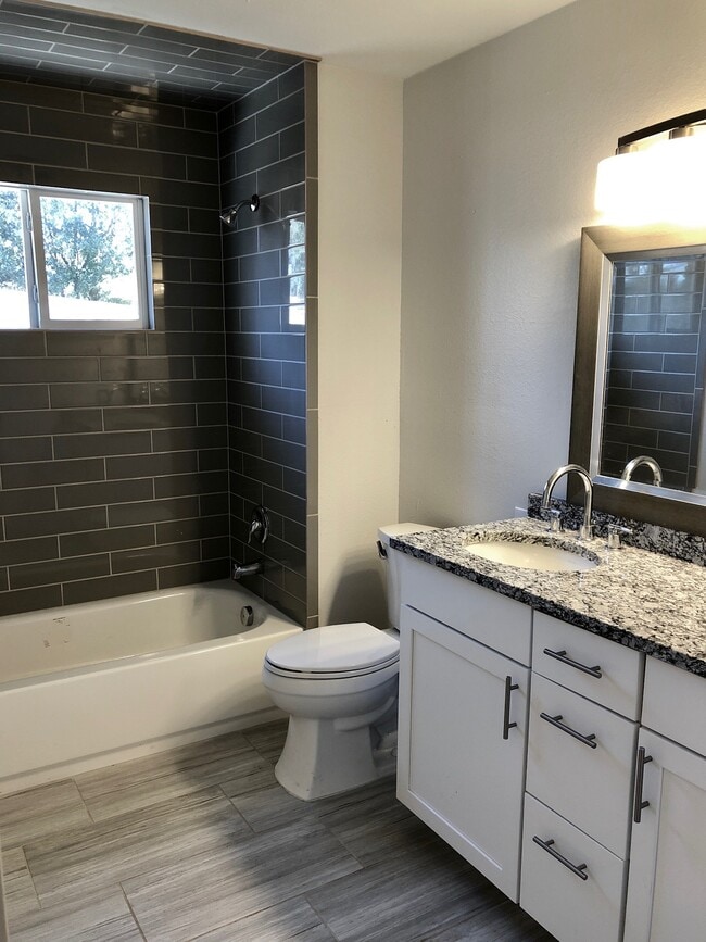 Photo - 717 Oblate Dr