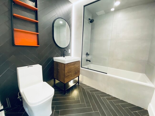 Photo - 824 Lexington Ave