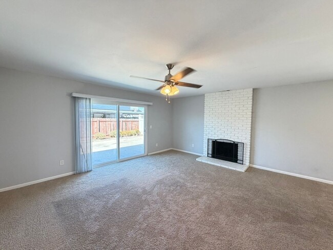 Photo - 551 Glencrest Dr