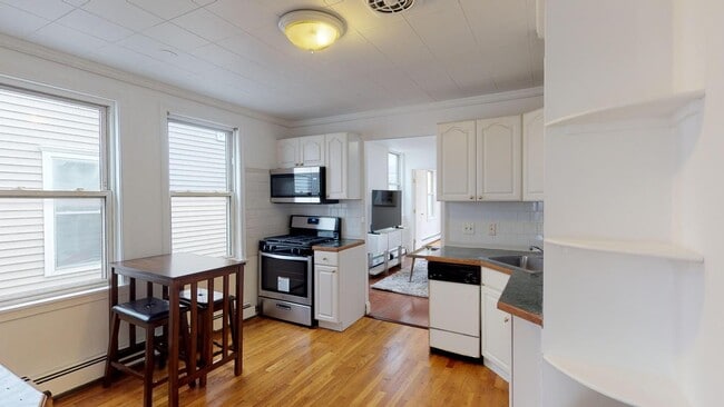 Photo - 13 Tuckerman St