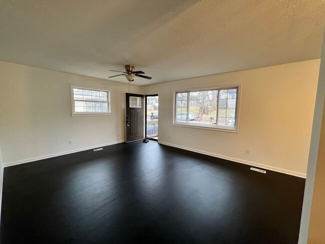 Photo - COMING SOON- 4bed/1.5bath for rent!