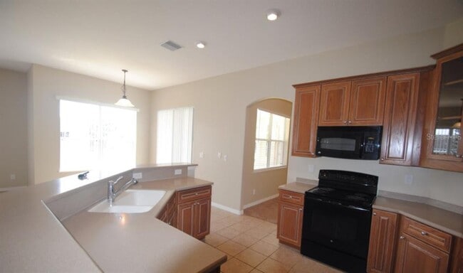 Photo - 2082 Onondaga Ln