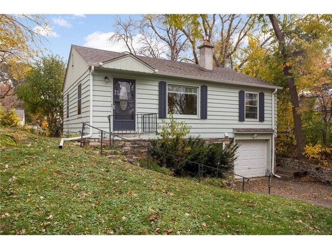 Photo - 2336 Ives Ln N