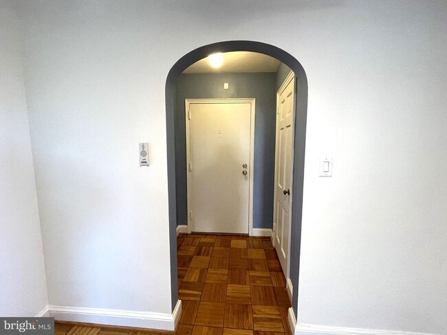 Building Photo - 22 S Old Glebe Rd Unit 305-D