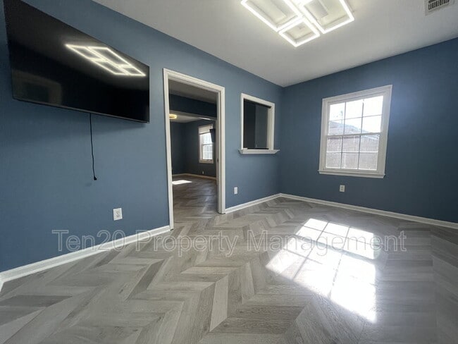 Photo - 4741 Armour Rd