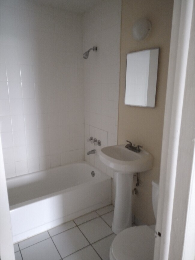 Photo - 1001 NW 8th St Unit 4