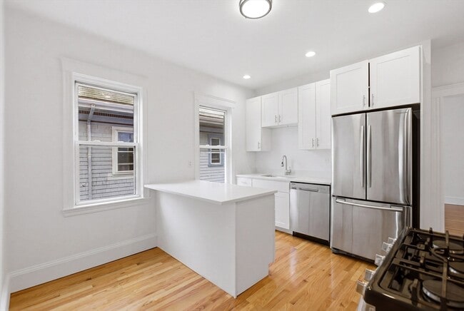 Building Photo - 26 Roseclair St Unit 1