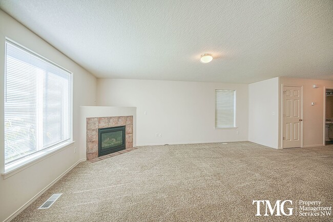 Photo - 15011 NE 69th St