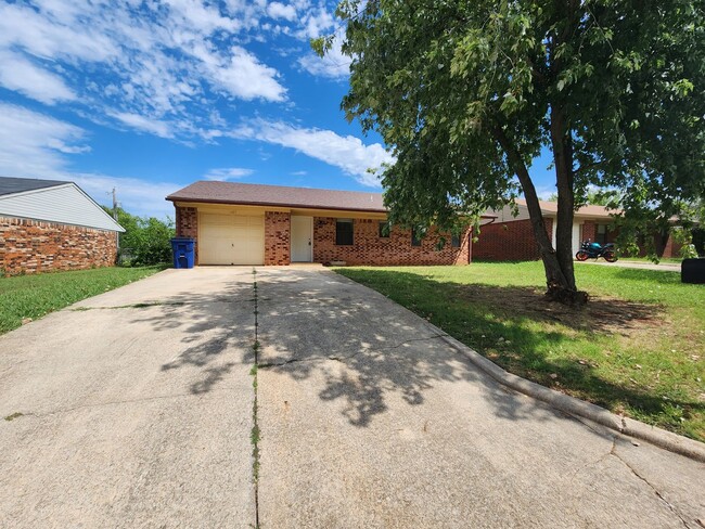 Photo - 3 Bedroom 1.5 Bath home in Shawnee!