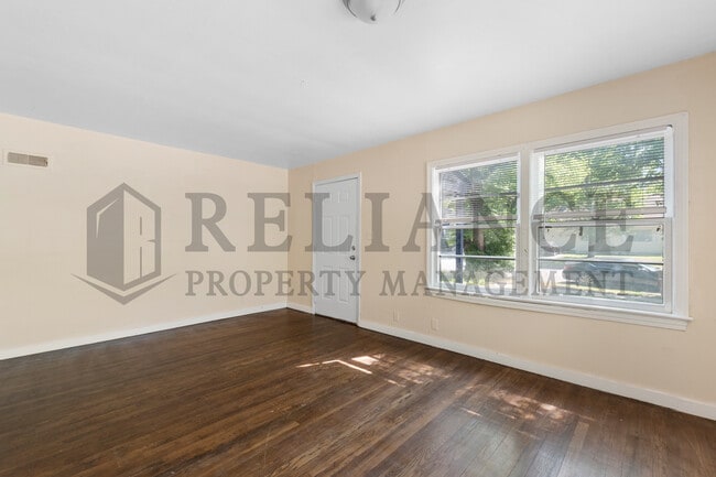 Photo - 1421 N Holyoke St