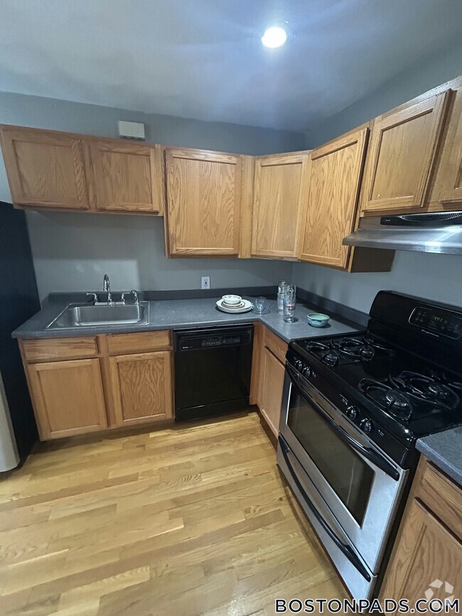 Building Photo - 291 Silver St Unit 3 Rental