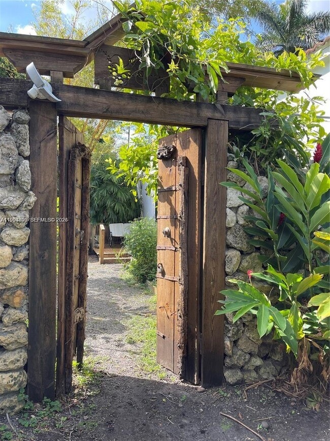 Building Photo - 732 NE 87th St Unit 3