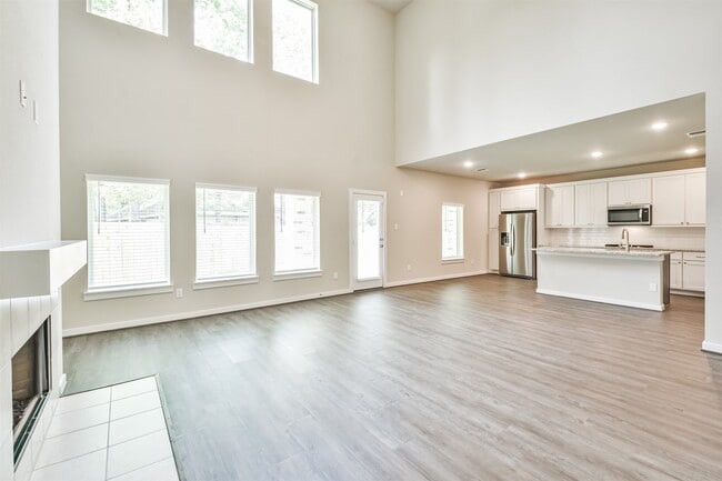 Photo - 118 Prairie Dawn Cir