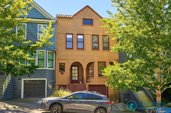 Building Photo - Castro/Eureka Valley: Top Floor Flat w/ in-unit W/D & Shared Yard Unit 270 Eureka Street