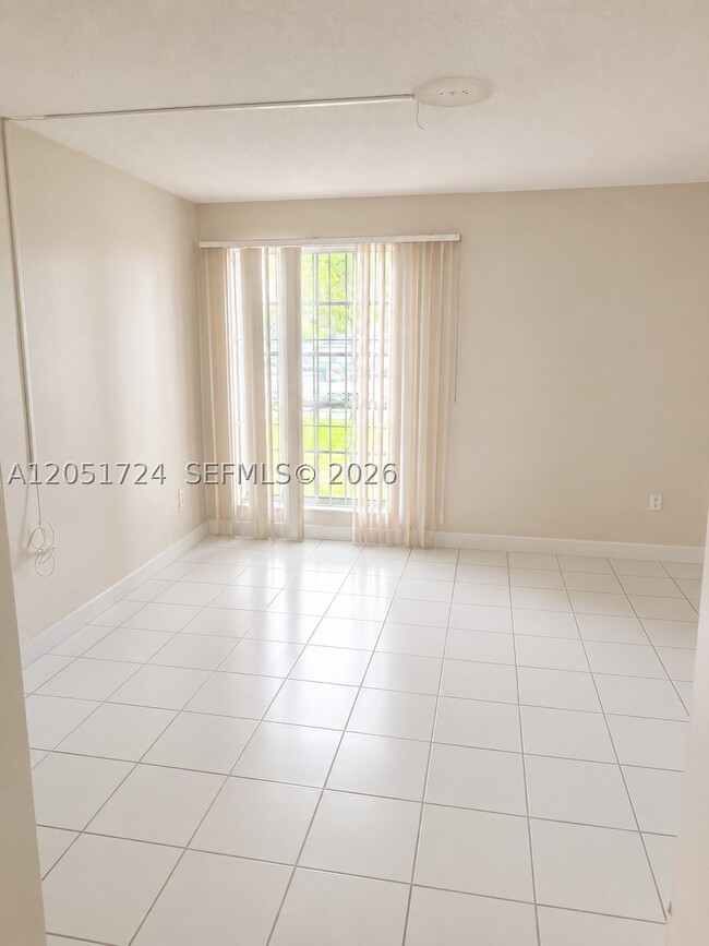 Photo - 10738 N Kendall Dr Unit K13