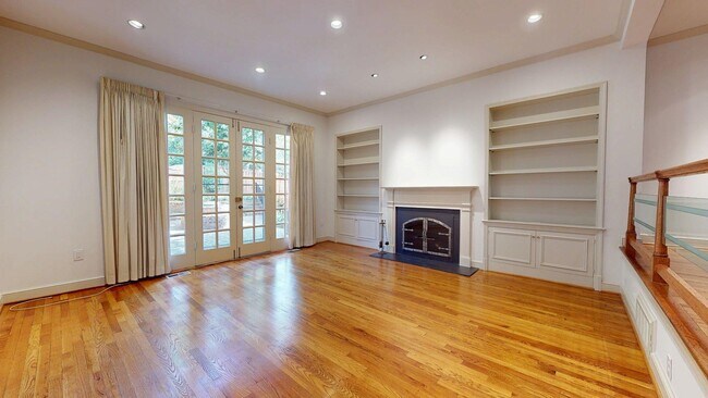 Photo - 4431 MacArthur Blvd NW