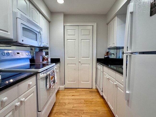 Photo - 16 Harcourt St Unit 9K