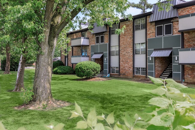 LakeHouse at Florence Apartments